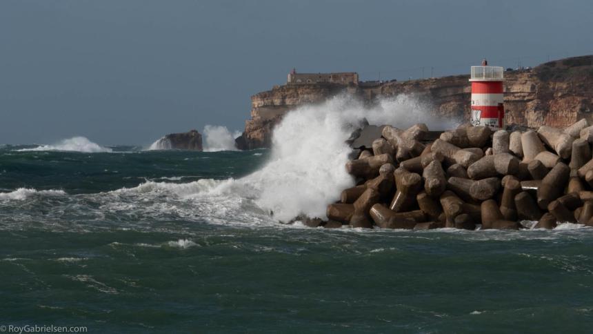 Sterk vind og regn i kveld og i natt