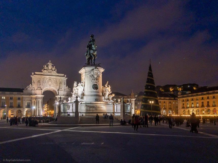 Covid-19: Forbudt å sirkulere mellom kommuner mellom klokka 23.00 i dag og klokka 05 onsdag