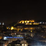São Jorge-slottet i Lisboa opplyst om natten
